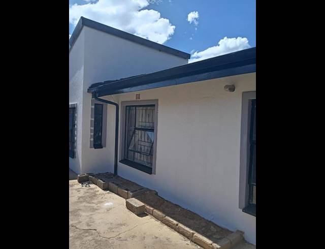 4 BEDROOM HOUSE FOR SALE IN IBAZELO